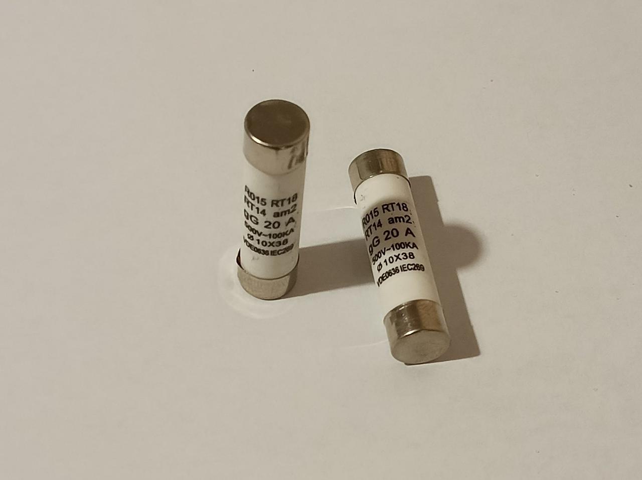 Керамічний запобіжник R015 500V 20А (Ø10×38 мм)